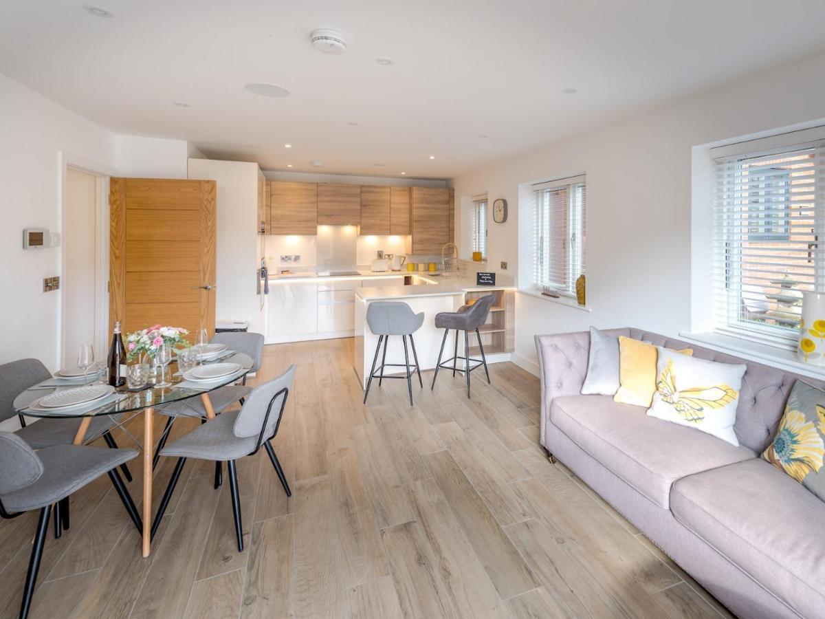 Pass The Keys 1 Bed Albury Contemporary Apartment With Secure Parking Шрусбери Экстерьер фото