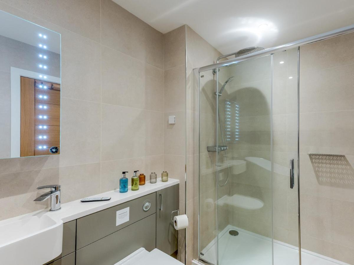 Pass The Keys 1 Bed Albury Contemporary Apartment With Secure Parking Шрусбери Экстерьер фото
