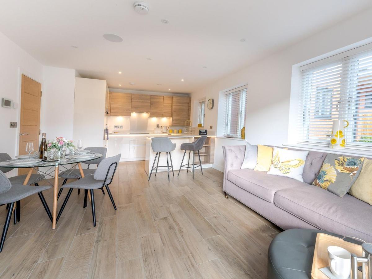 Pass The Keys 1 Bed Albury Contemporary Apartment With Secure Parking Шрусбери Экстерьер фото